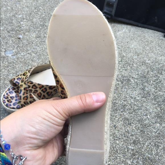 La Victoire Leopard Print Wedge Slides Size 8.5M - Picture 6 of 6